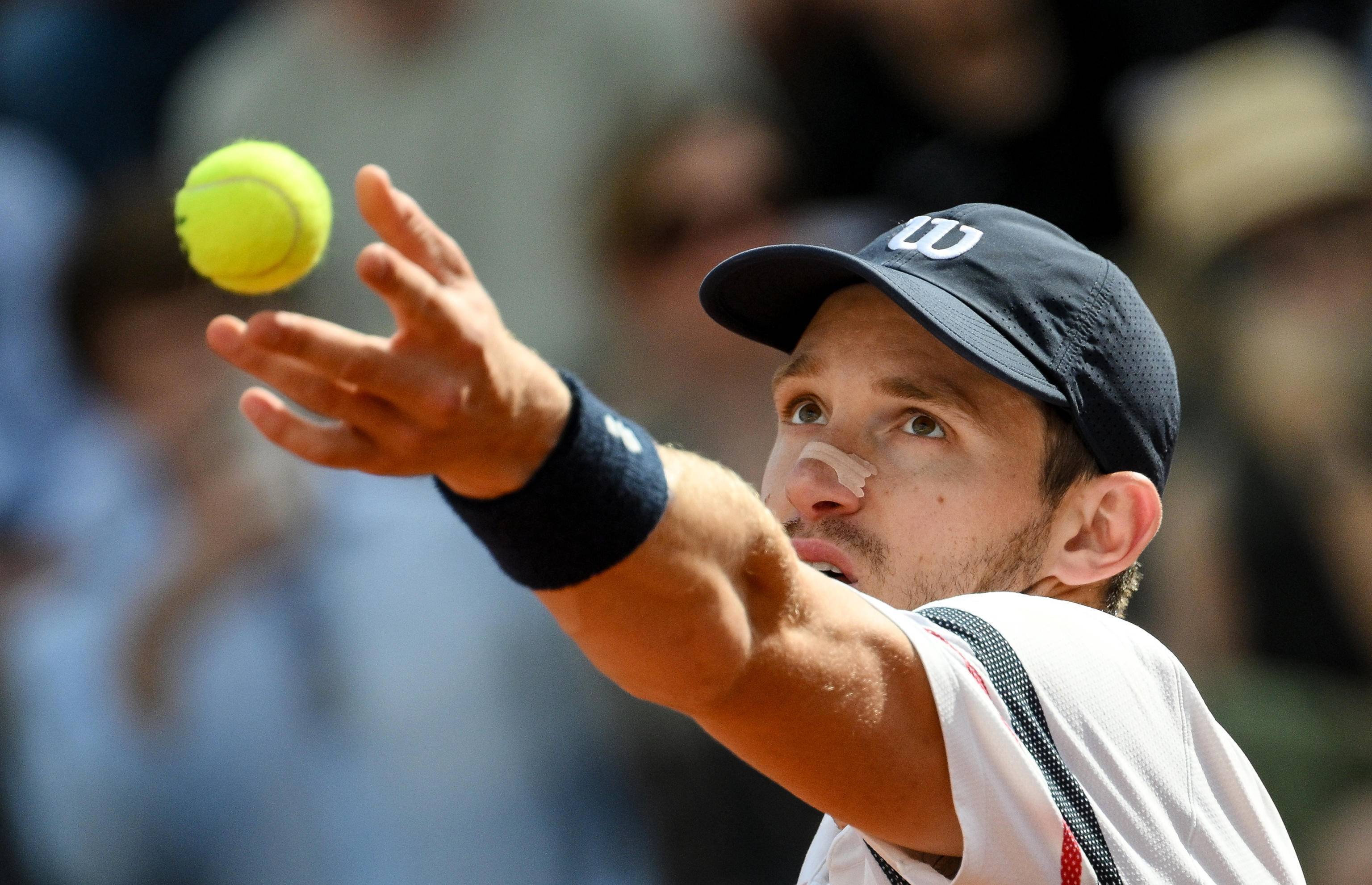 包含西班牙网球队横扫英国网球队，兹维列夫完成帽子戏法的词条