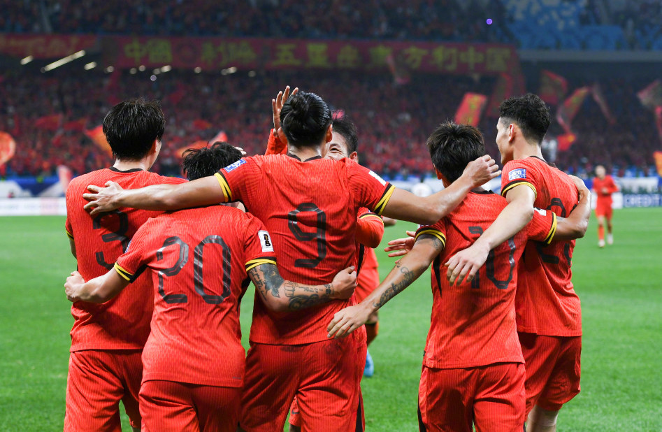 泰国队鏖战马来西亚队，石宇奇扛起全队