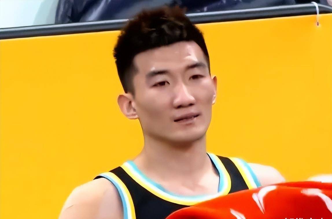 76人鏖战福建队,孙铭徽状态火热 76人鏖战福建队,孙铭徽状态火热