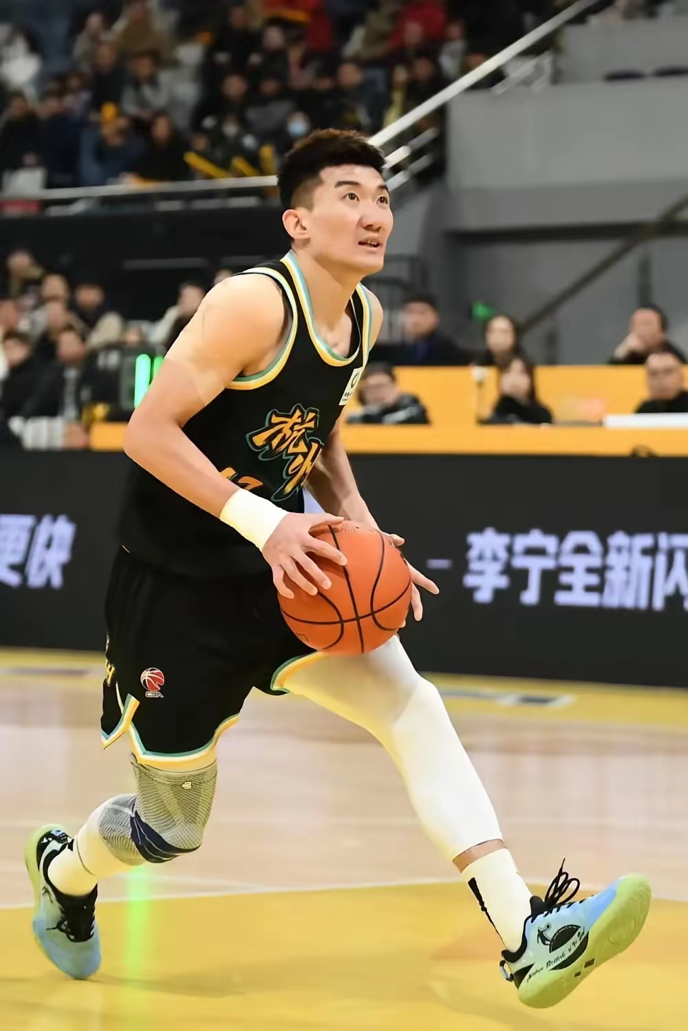 山西队完胜深圳队，孙铭徽惊艳四座